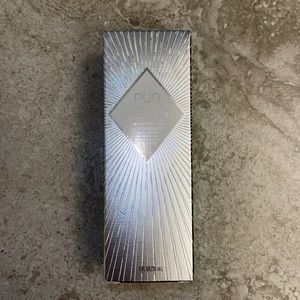 Illumanating face and body dry oil